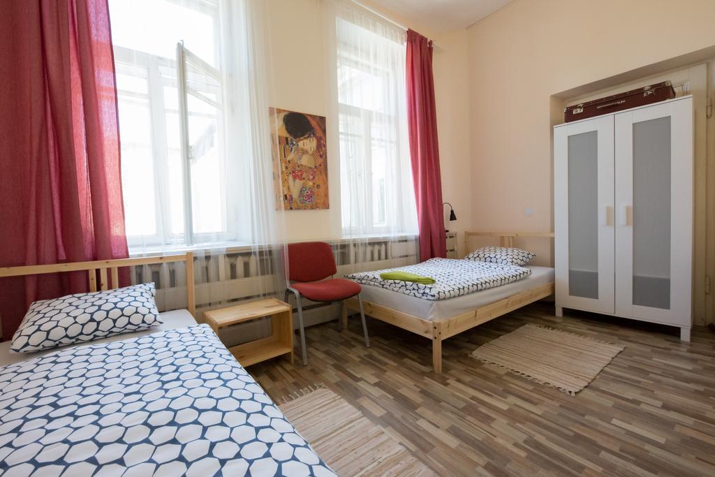 25 Hours Hostel Vilnius Bagian luar foto